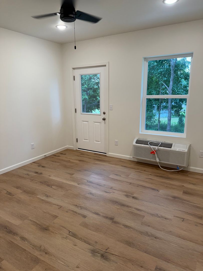 2 Bedroom 1 Bathroom Apartment – photo 5