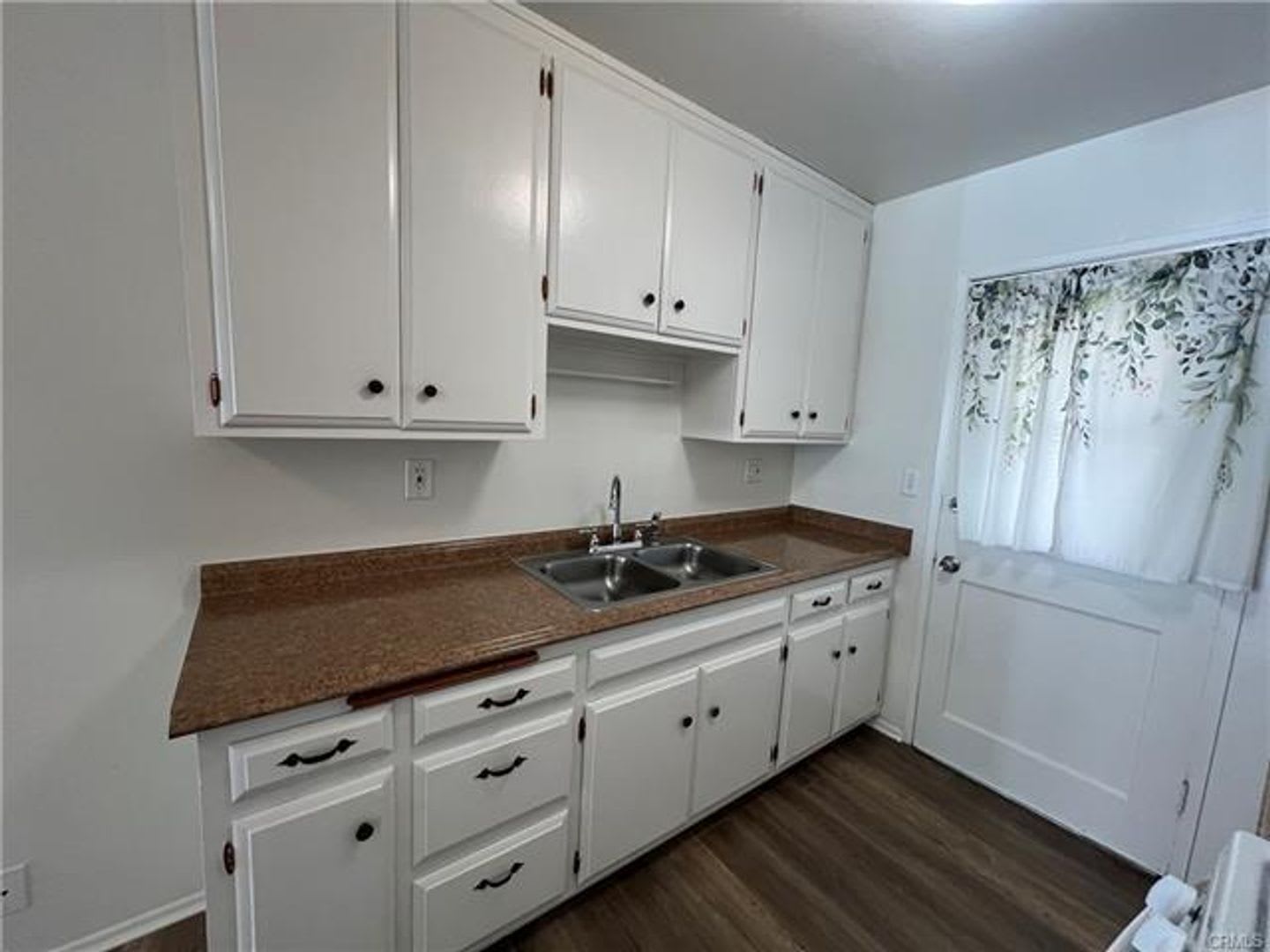 Beautifully Renovated 2 Bedroom 55 Community – photo 4