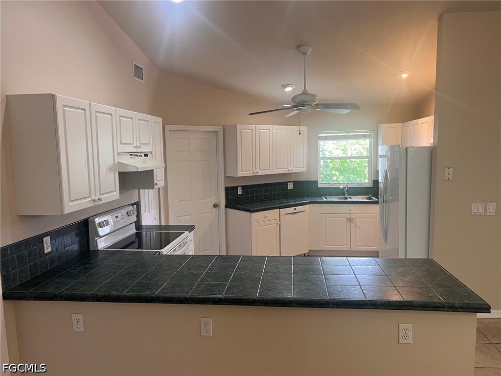 4618 SW 7th Place – photo 2