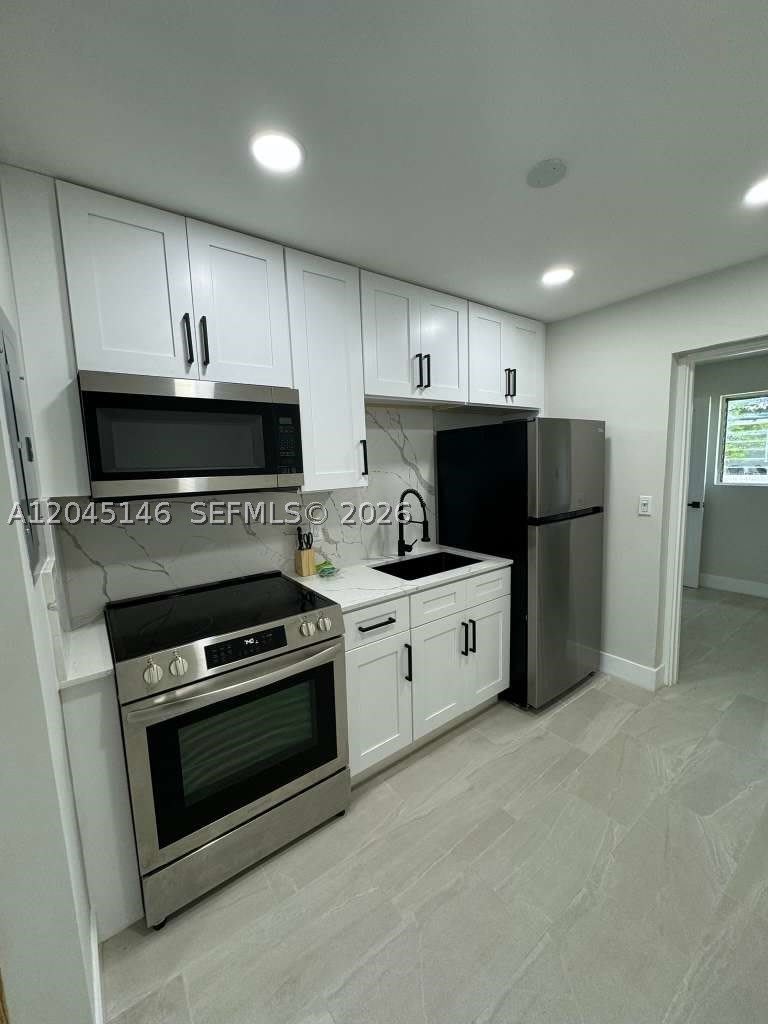 4708 SW 33rd Ave – photo 4