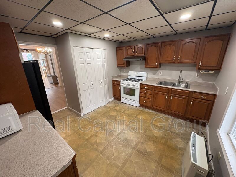 412 2nd St. – photo 5