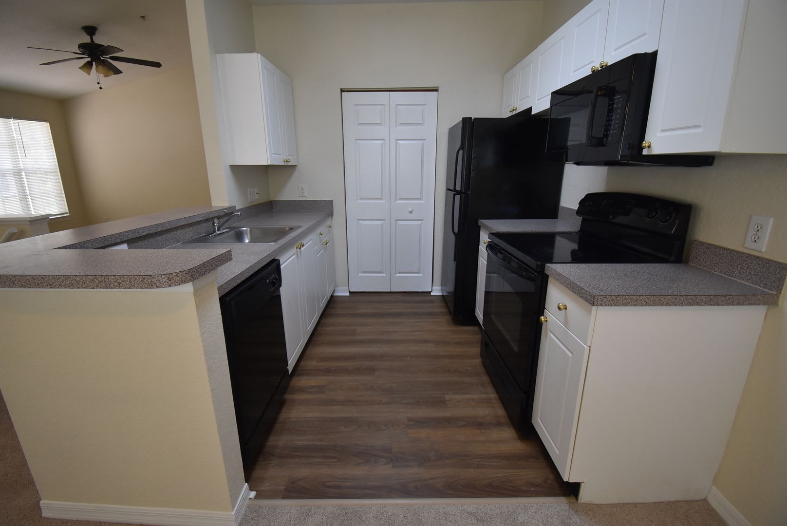 1/1-Crescent Place at Lake Lotus! AVAILABLE NOW! – photo 5