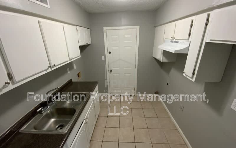 2961 Grenadier Cove – photo 3