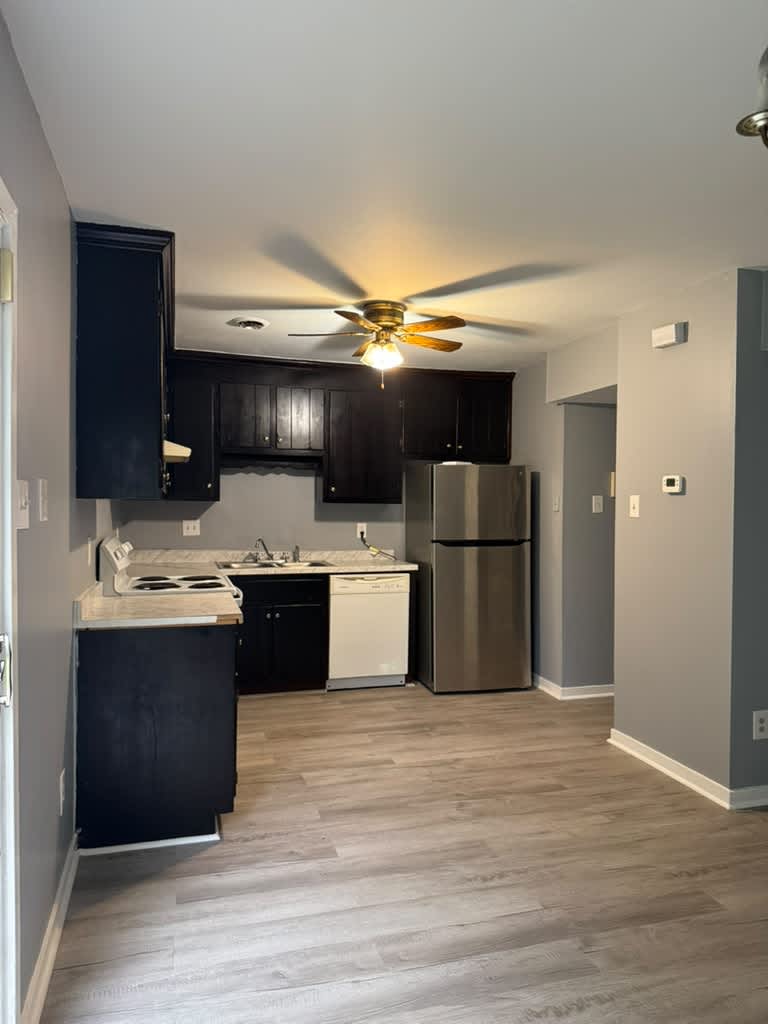 222 Knightsmanor Ct – photo 2
