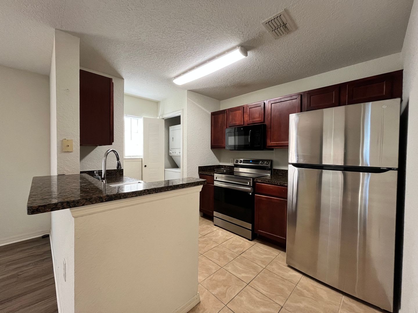 Great For Students-Centrally located to EVERYTHING! – photo 2