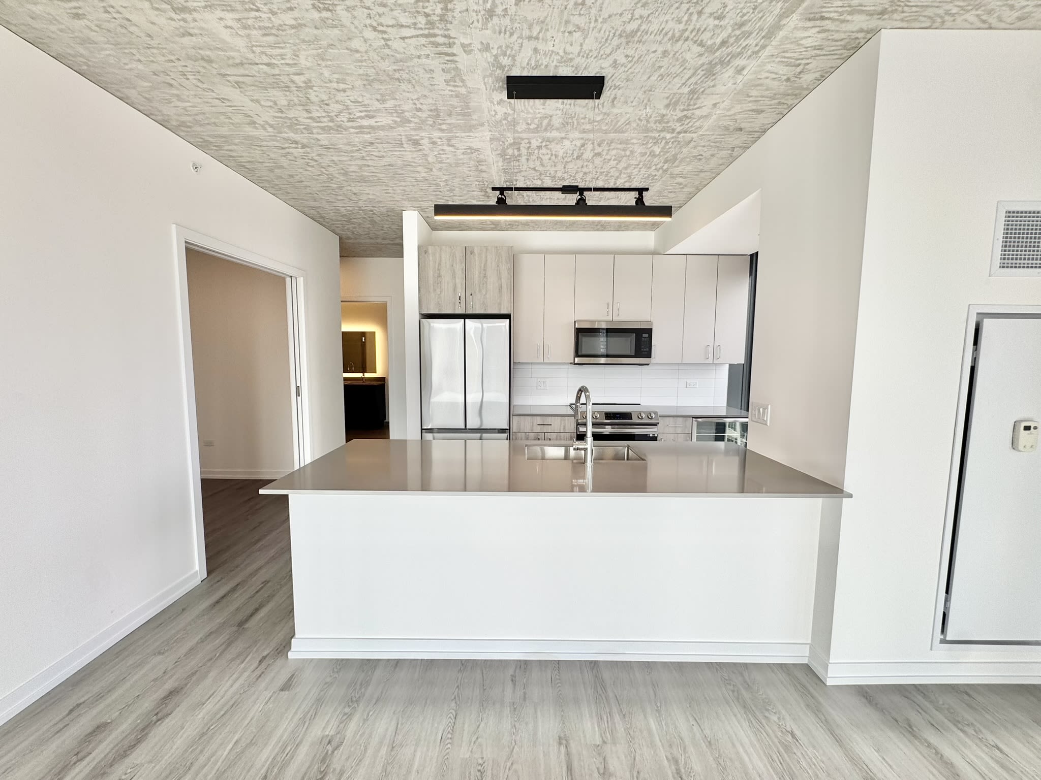 461 W Chicago Ave – photo 2