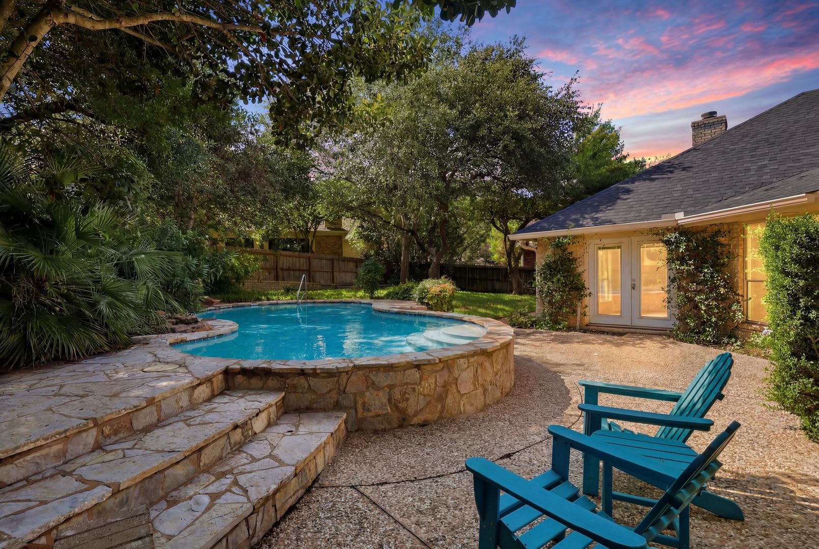 Beautiful Home with Pool! – photo 5