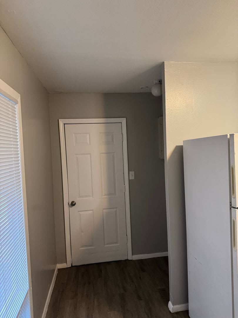 1521 N Hocker Ave – photo 3