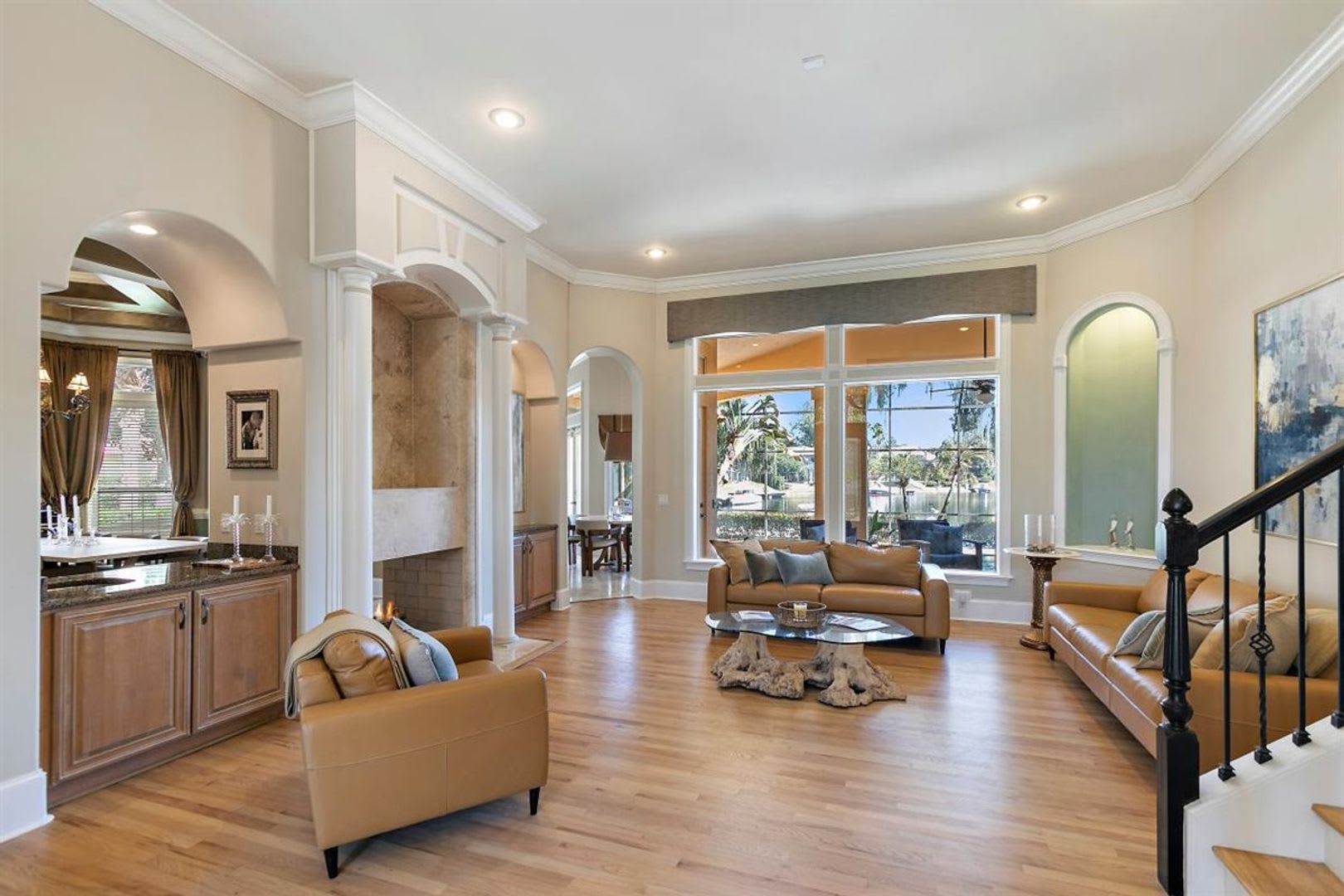 Stunning Lagoon Residence! – photo 5