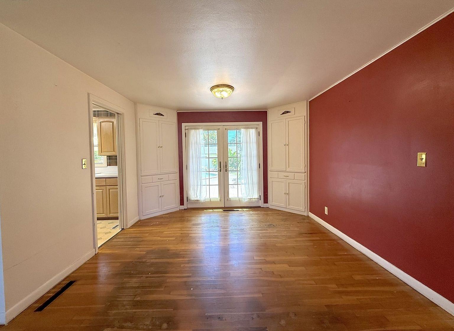 2172 ROLAND WAY – photo 4