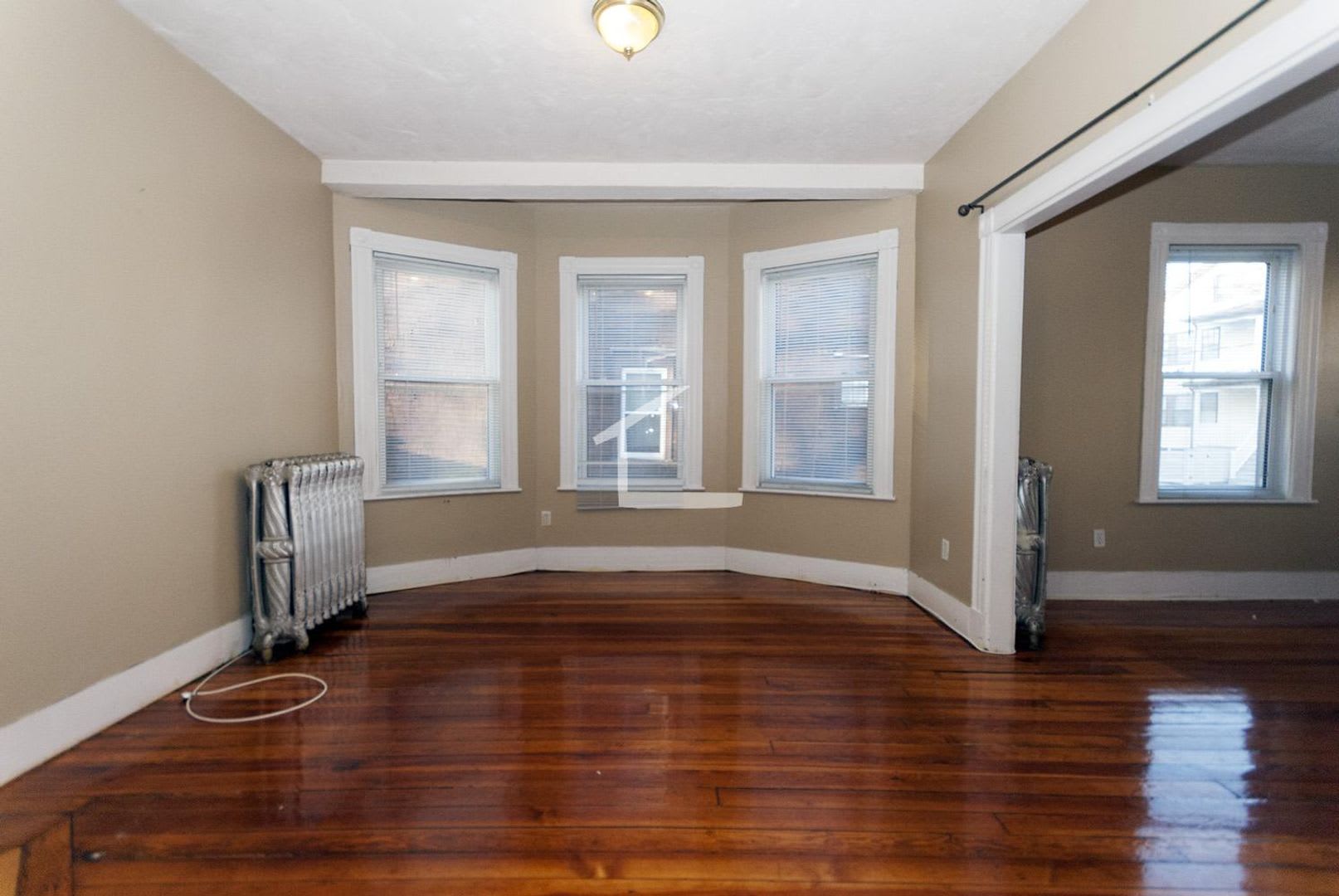 Charming 6 Bedroom-No Broker Fee – photo 2