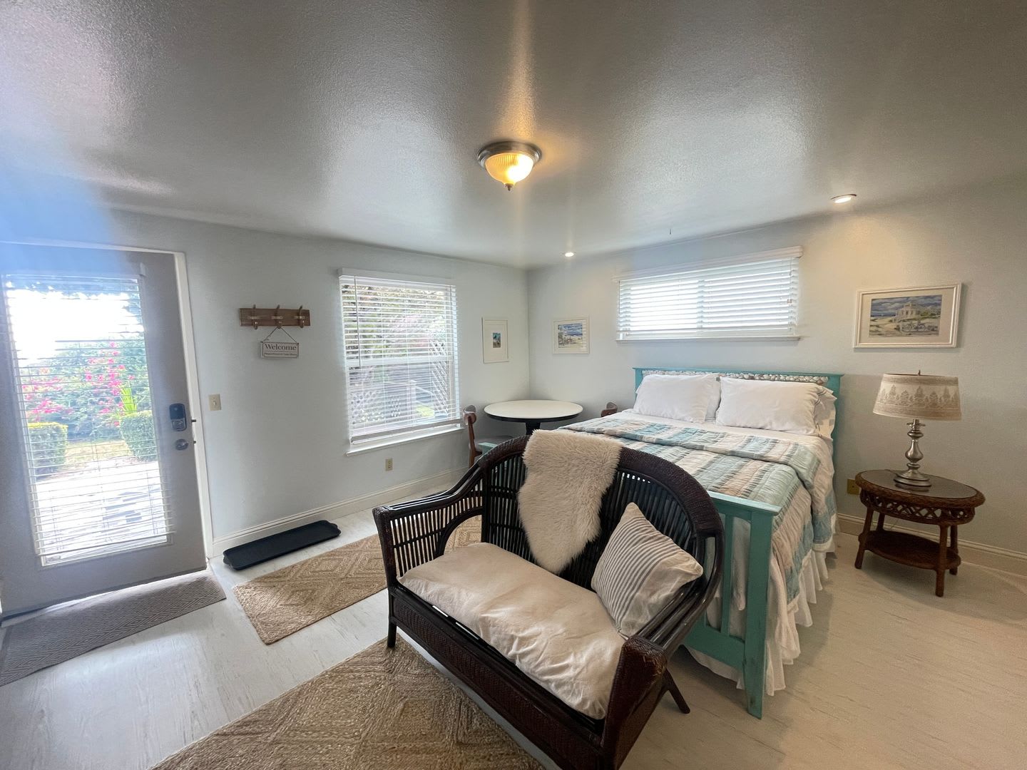 Fully Furnished Studio with Ocean Views! – photo 2