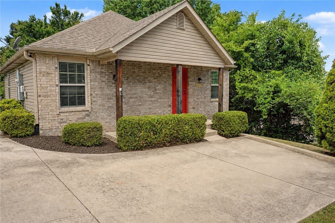 1217 N Stephens Avenue – photo 2