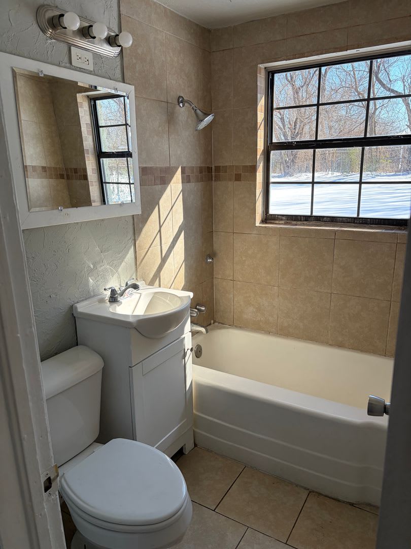 2 Bed 1 Bath Stone Home in Del City – photo 4