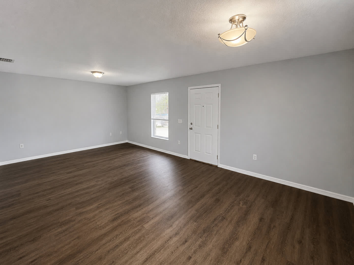 Spacious 2BR/1BA Duplex with Vaulted Ceilings & Bonus Space! – photo 5