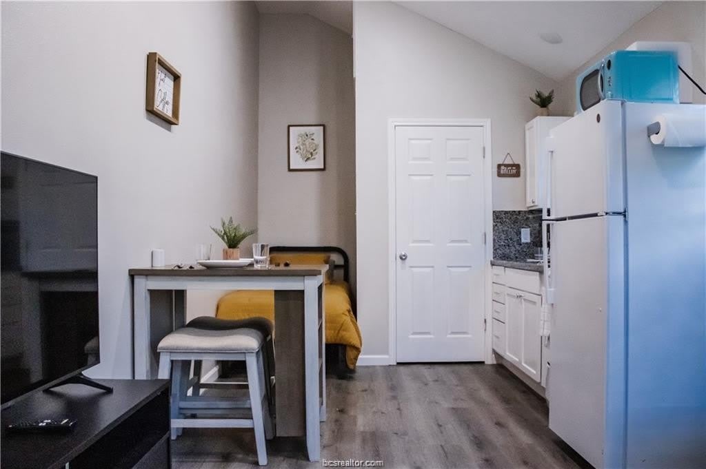 1112 E 26th Street – photo 4