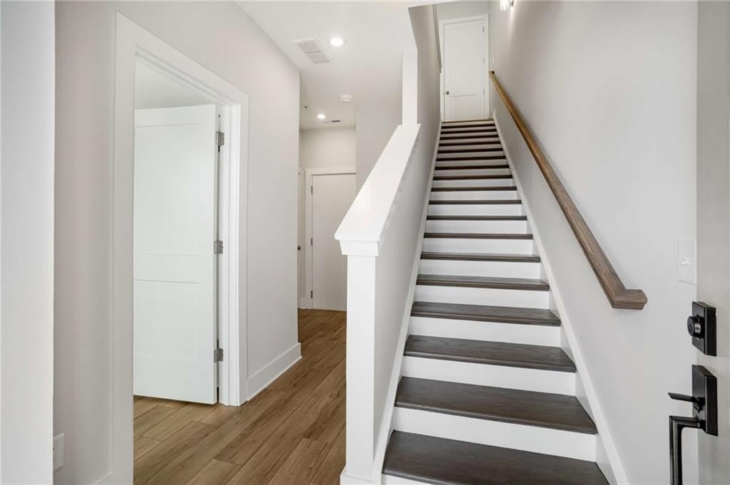 1293 Longreen Terrace NW – photo 3