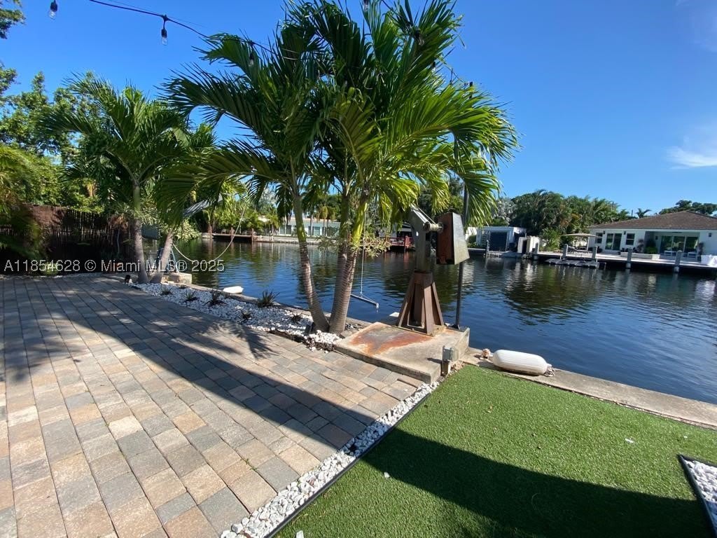 1350 NE 30th St – photo 1