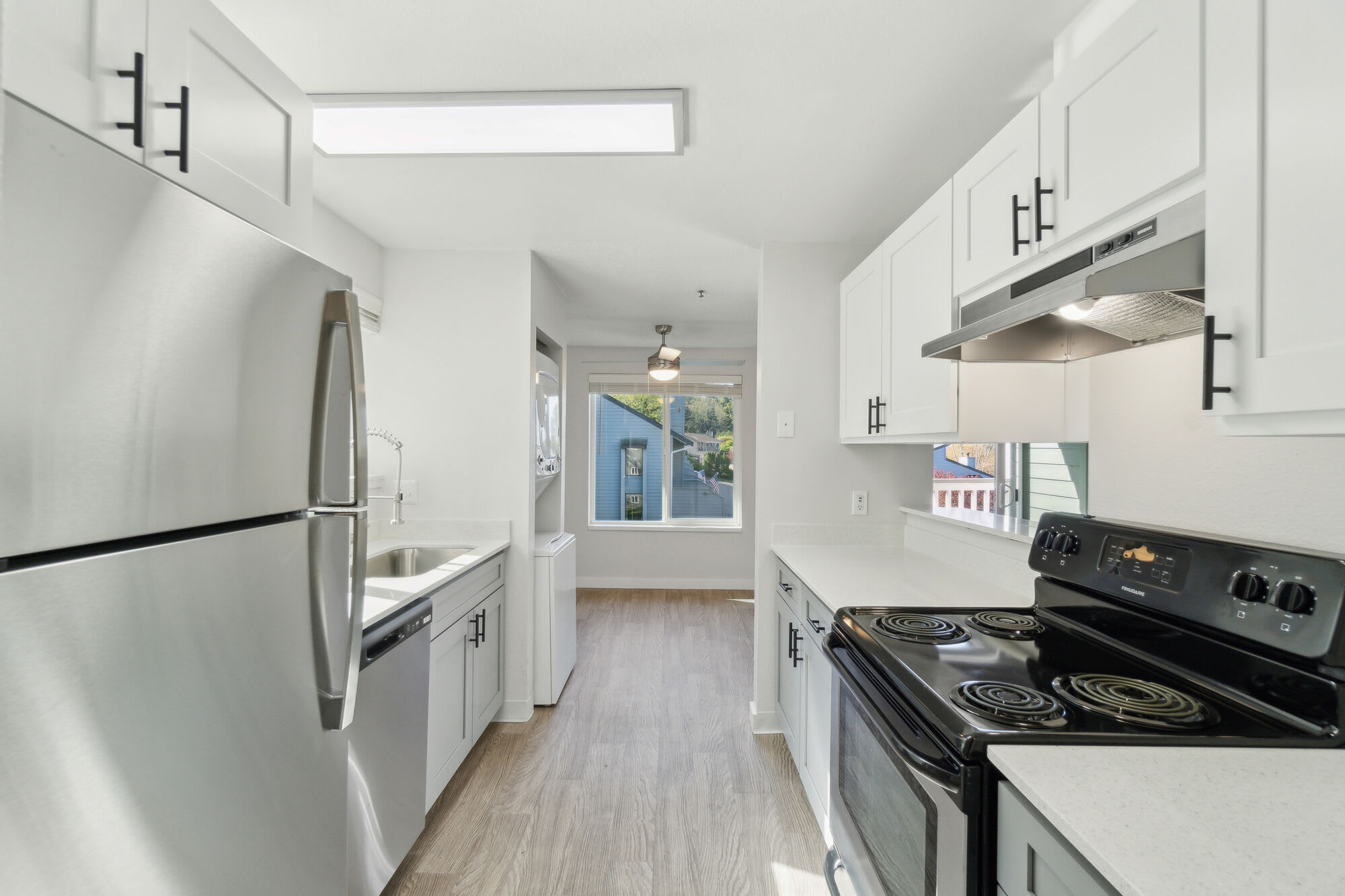Spinnaker Apartments – photo 1