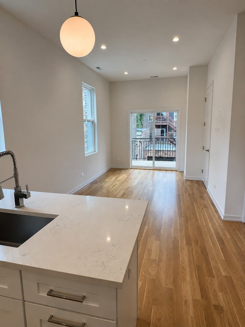 822 N Winchester Avenue – photo 2
