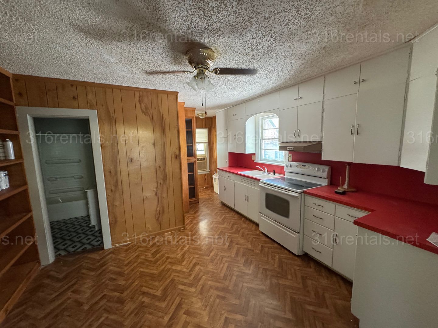 725 1 Bed 1 Bath Single Family Home – photo 4