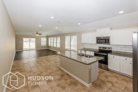 9200 Hawthorne Drive – photo 4