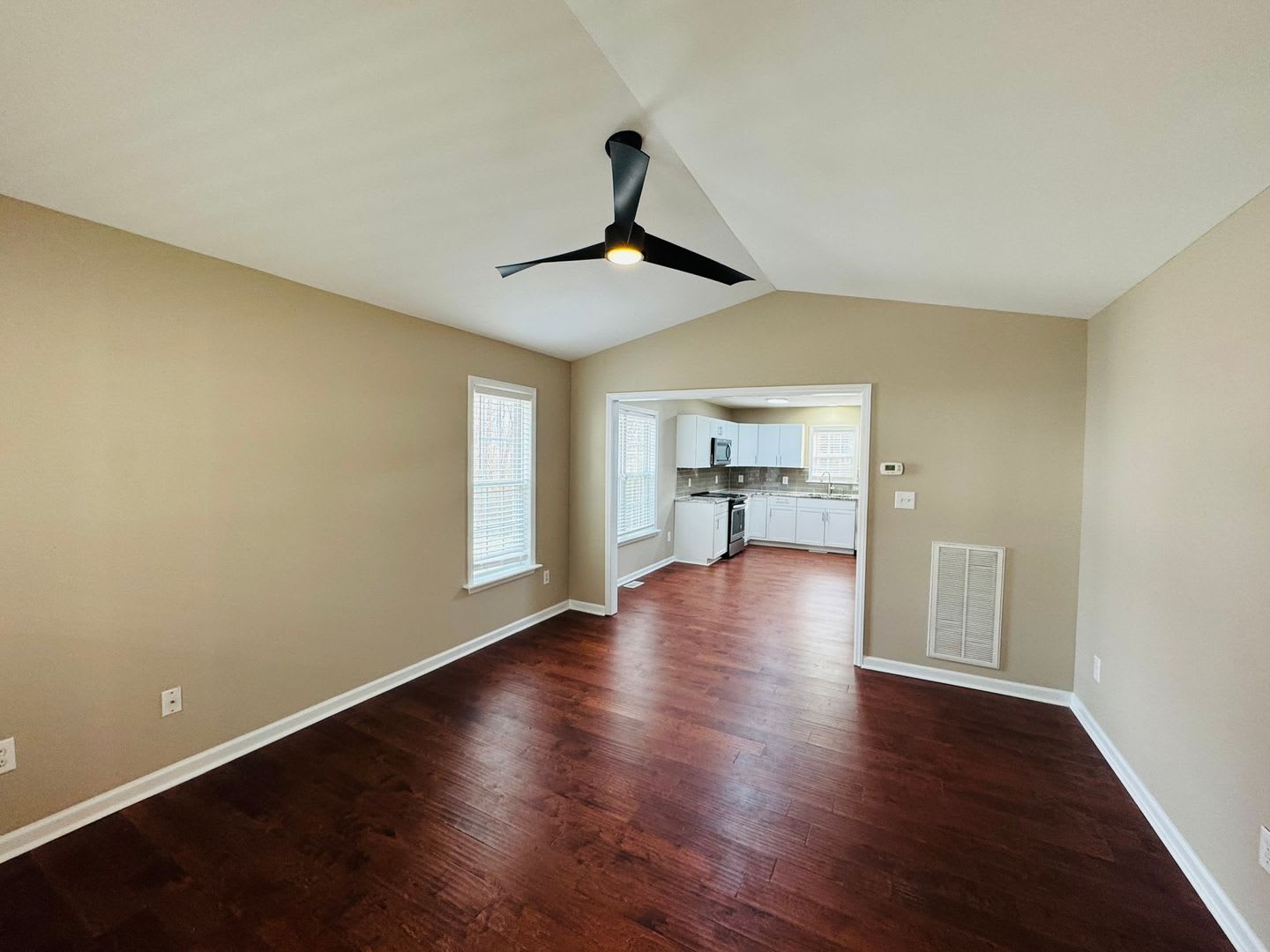 Short term lease available! – photo 3