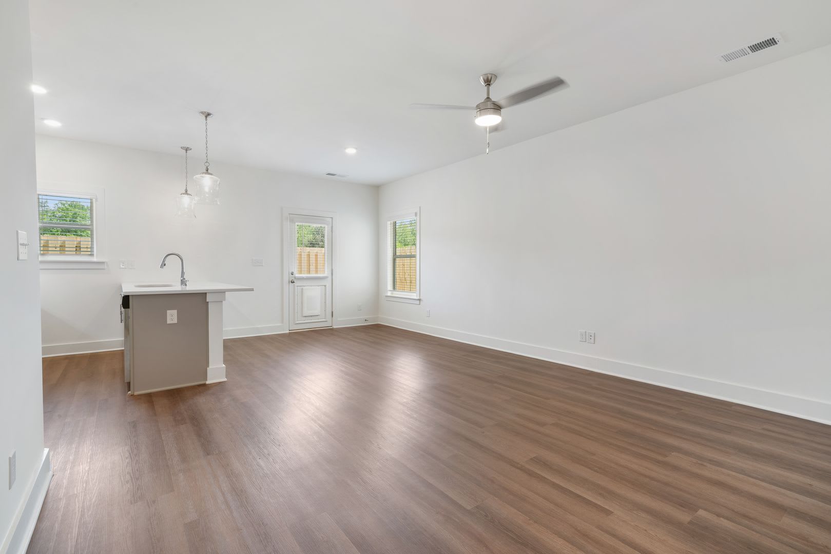 3 Bedroom With Fenced In Backyard – photo 3
