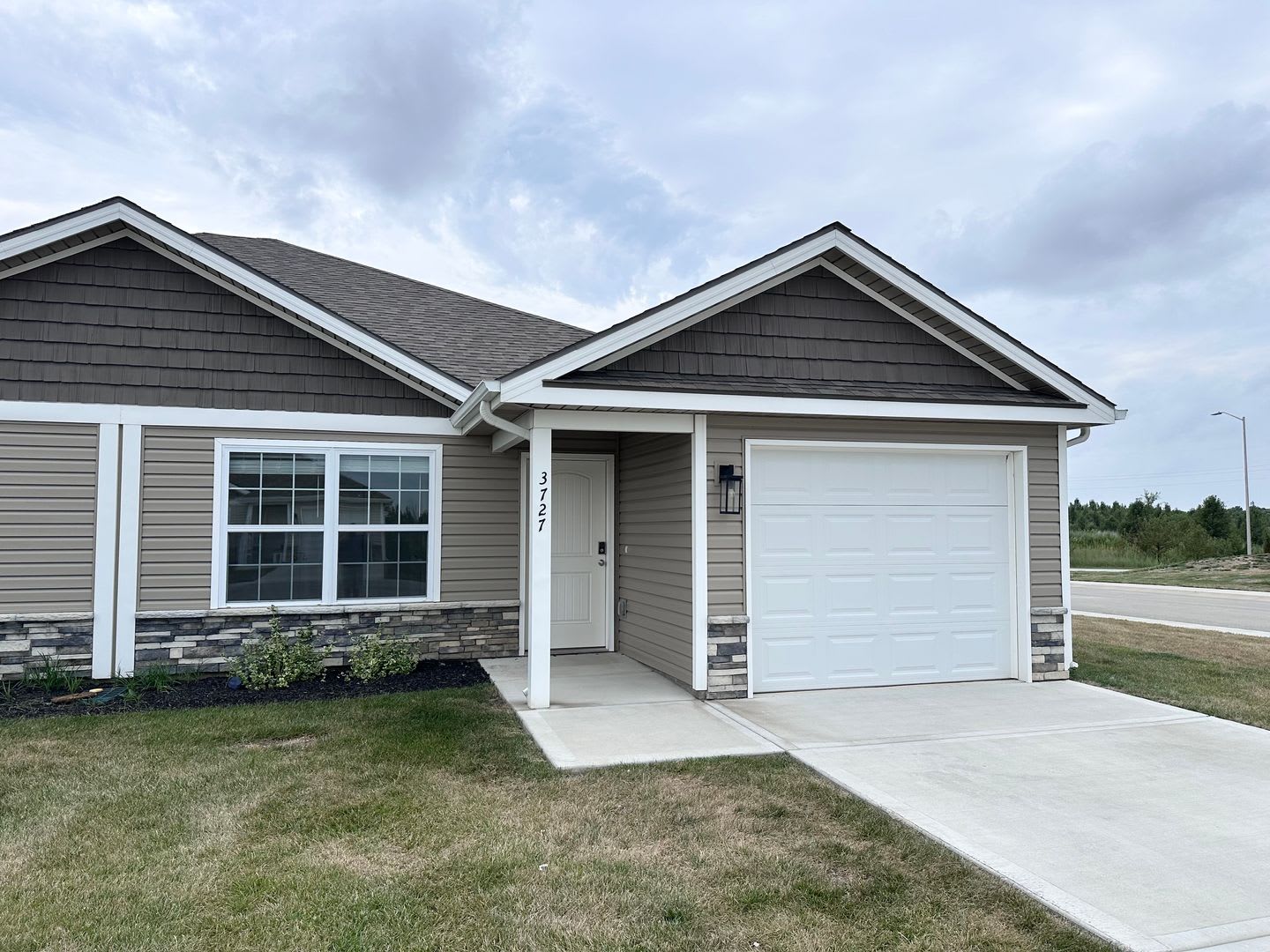 3 Bed 2 Bath 1 Car Garage Single Level Duplex In Kansas City W Move In Special First Month Free – photo 2