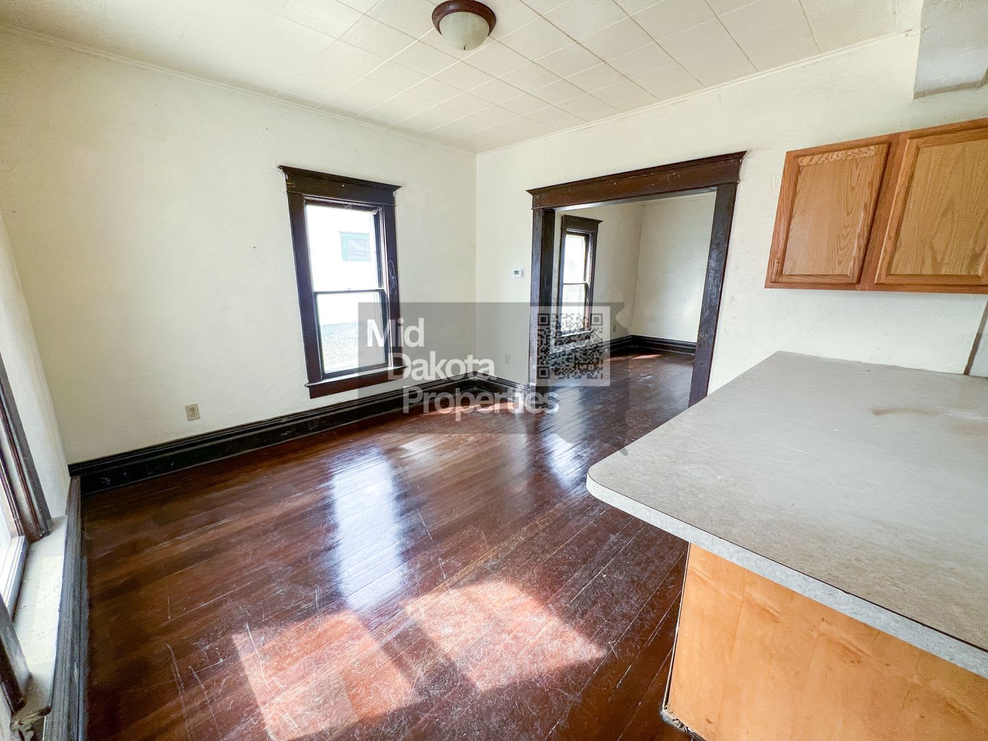 401 W 11th-3 Bedroom House – photo 3