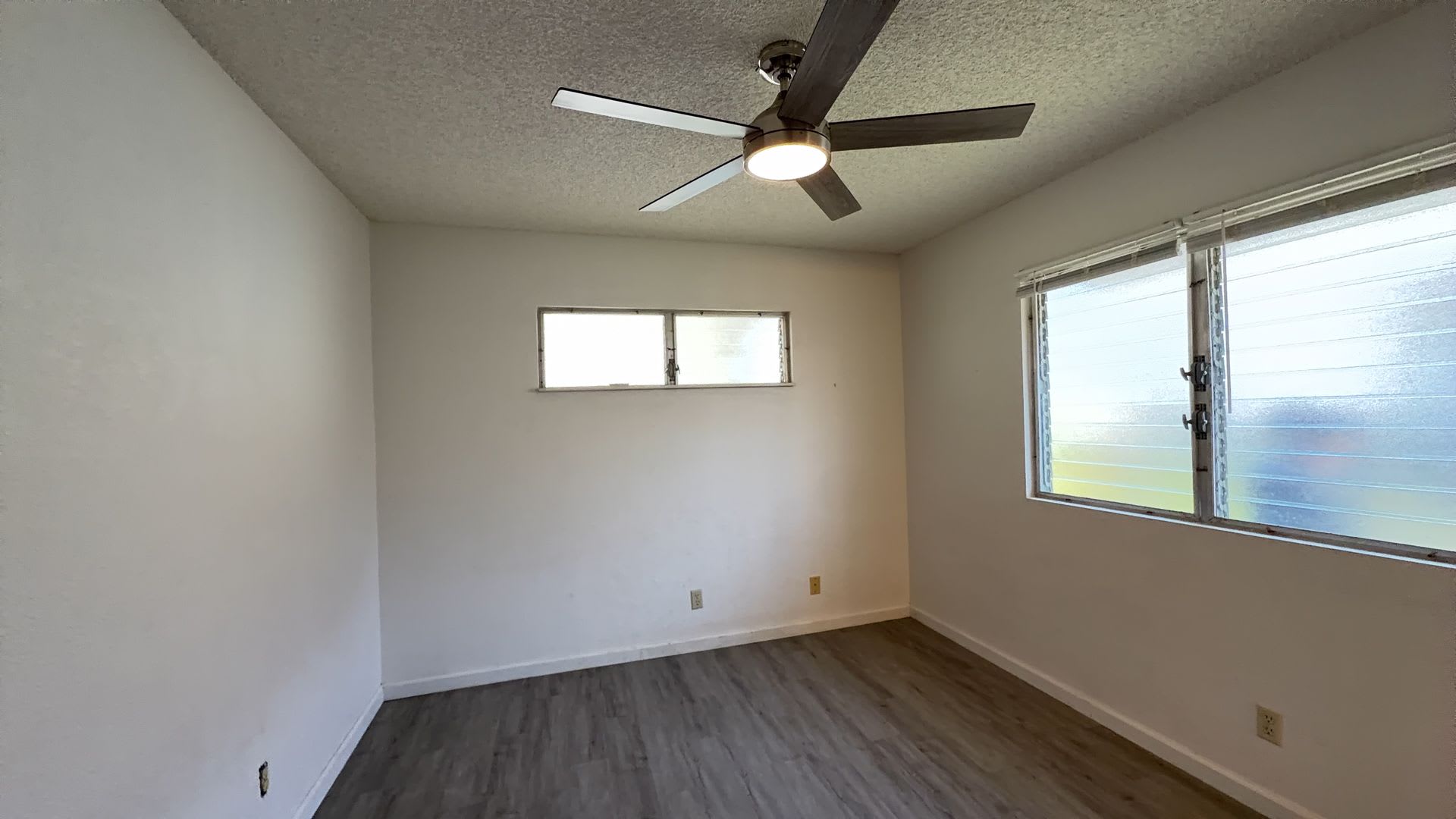 Reduced! $3,400, 3-BR, 1.5-BA, Carport Pkg – photo 2
