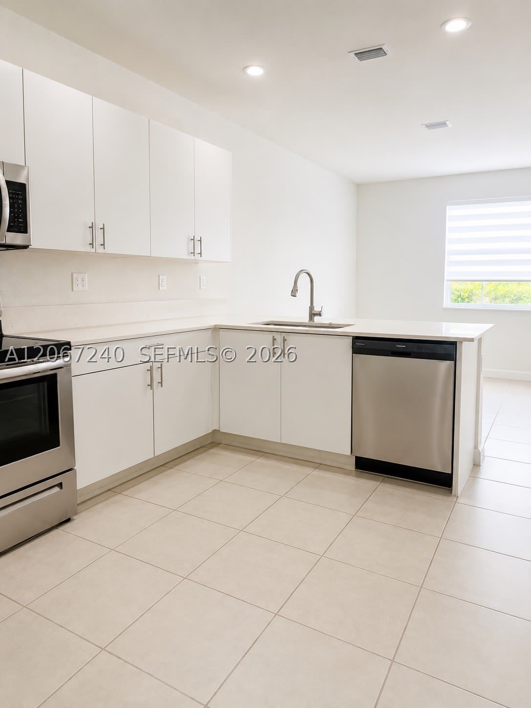 2639 SE 10th St – photo 2