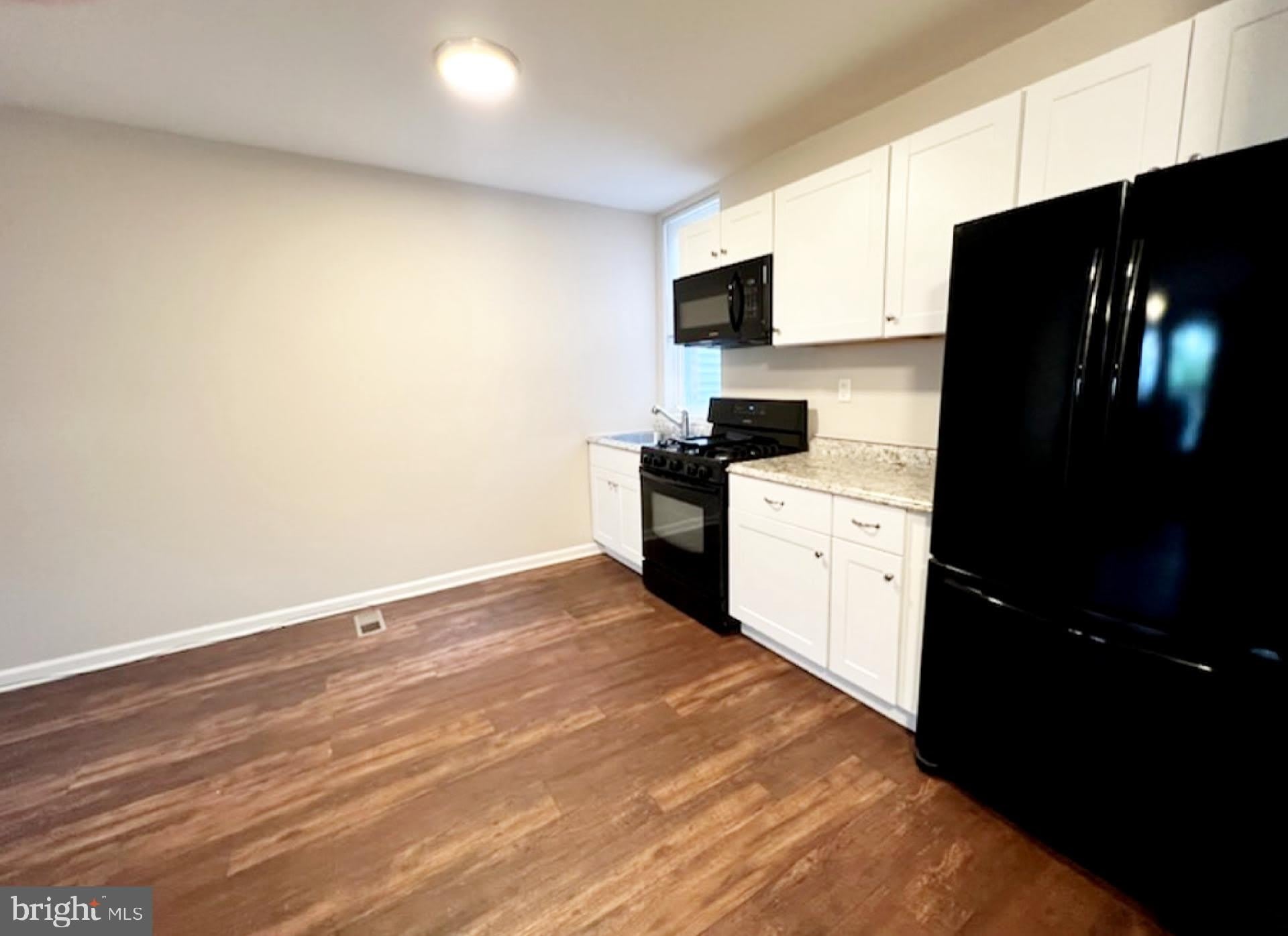 5815 CATHARINE Street – photo 3