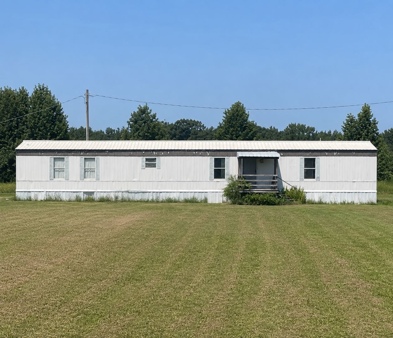 Country living with spacious front and backyard – photo 2