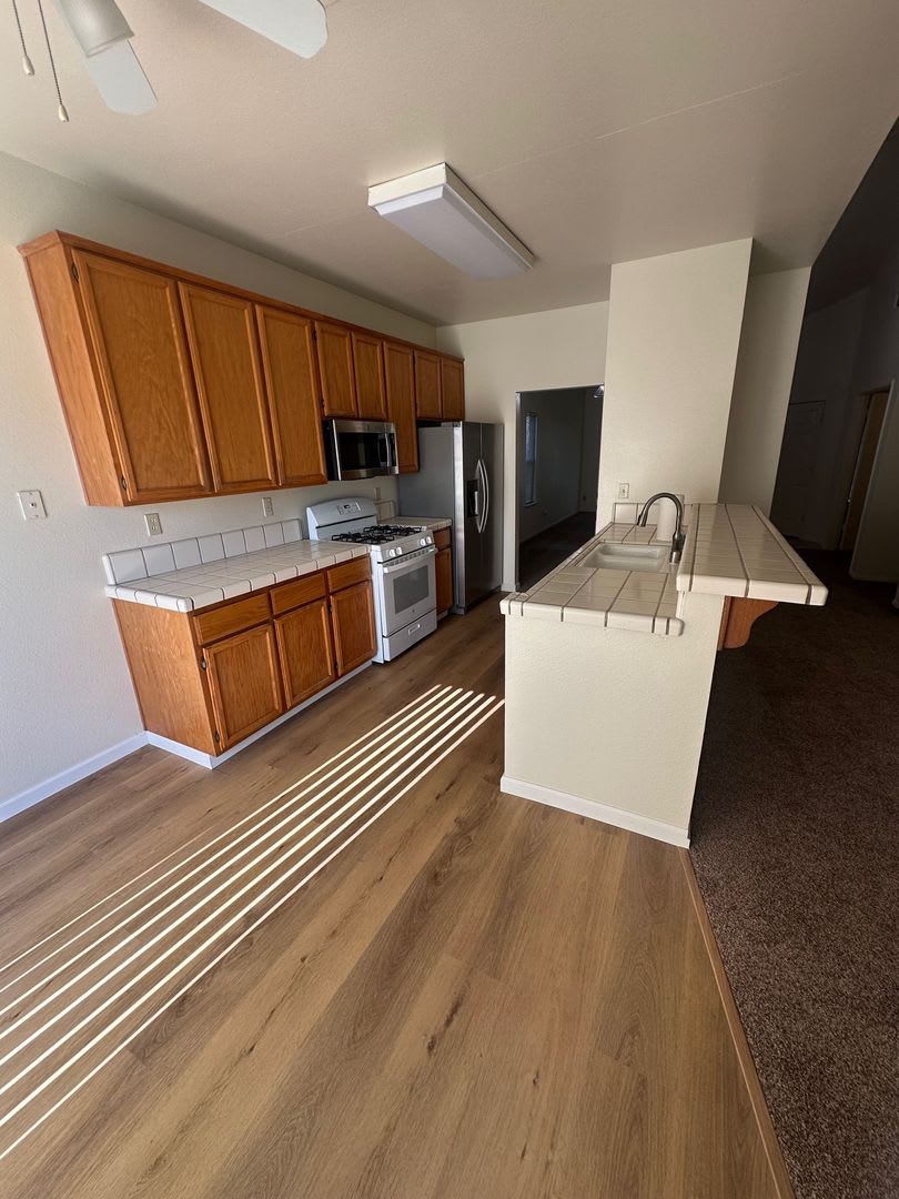 Great 1 Story Home with Lodi Schools, 2 Weeks Free Rent – photo 2
