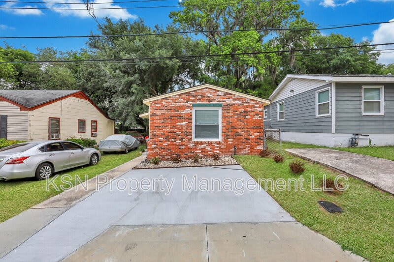 2010 Vermont Avenue – photo 4