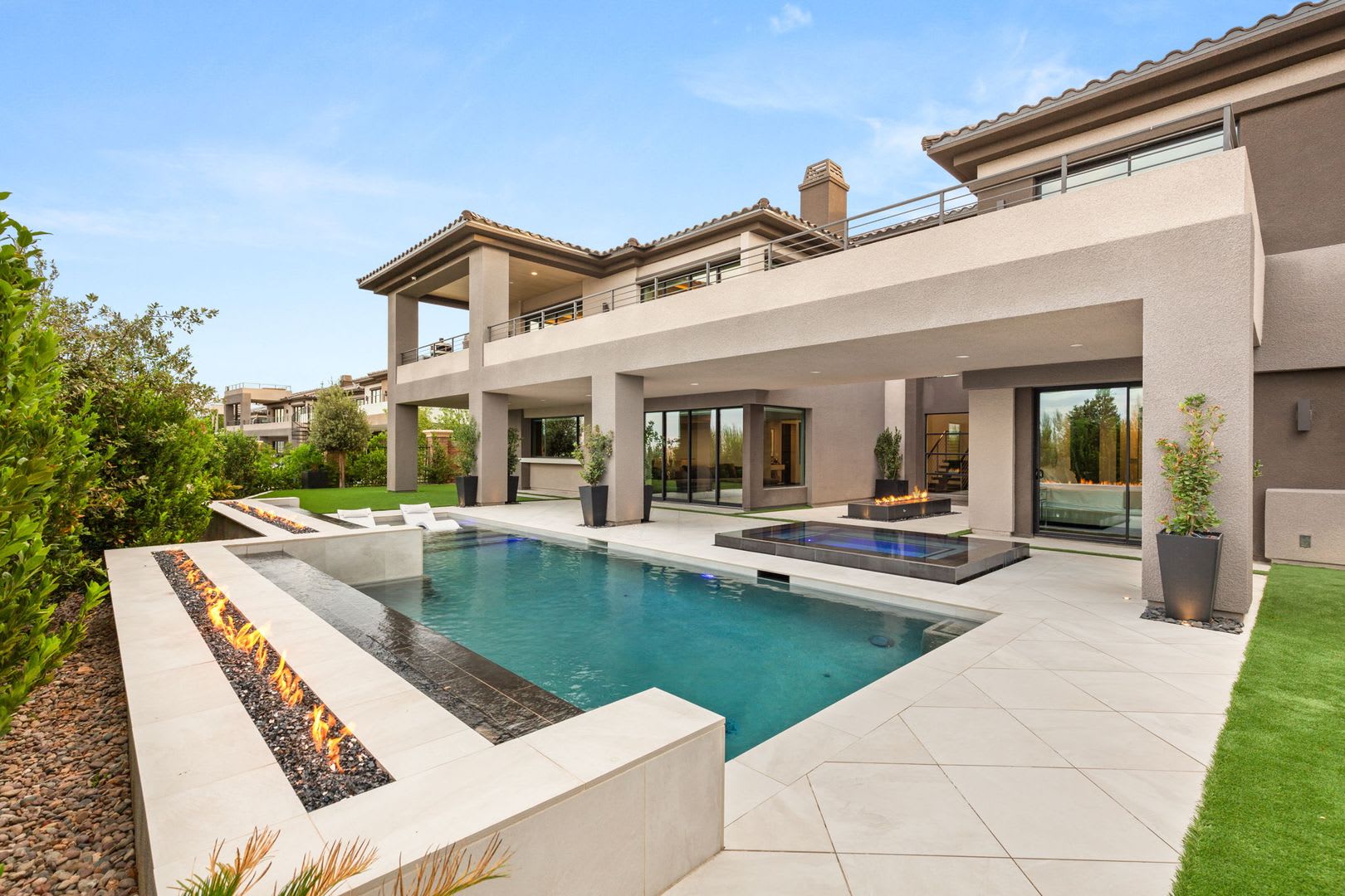 LUXURY 5 BEDROOM HOME IN THE BLUFFS – photo 2