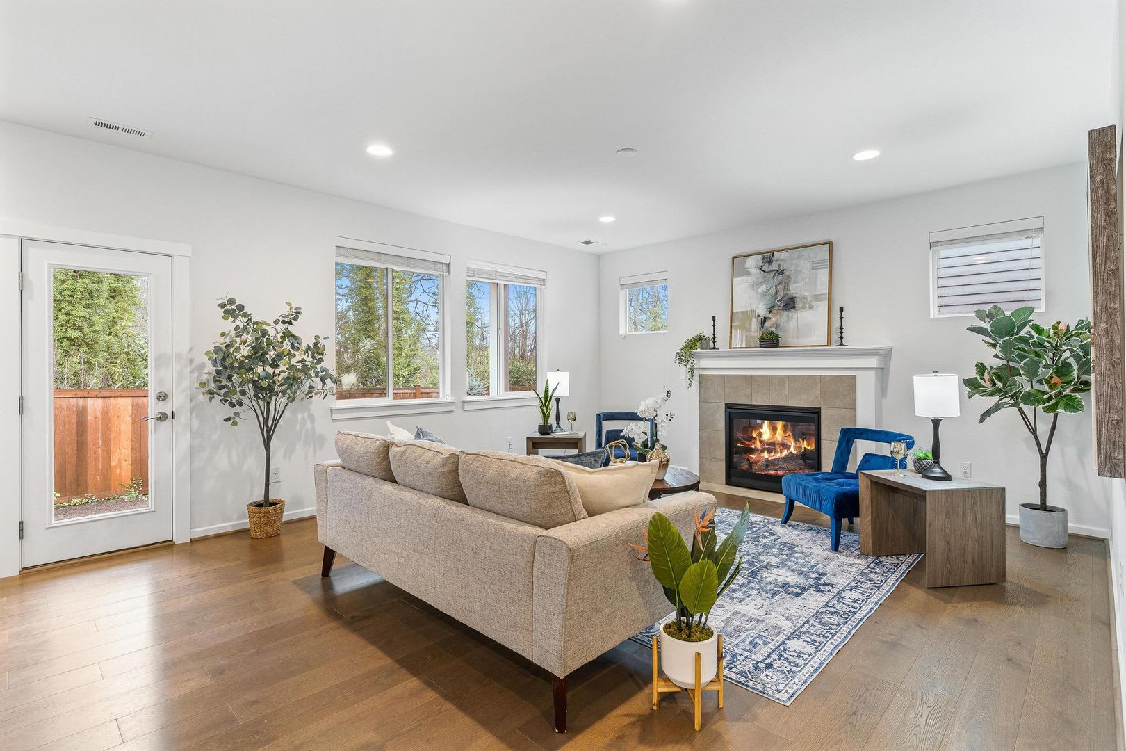 Modern Built Home in Great Neighborhood – photo 2
