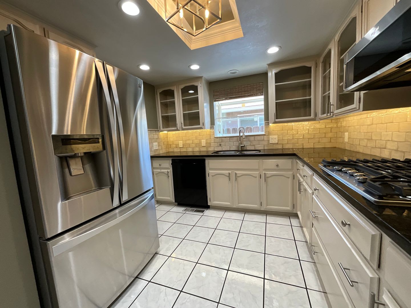 Lovely home in prime Northeast Fresno area! – photo 4