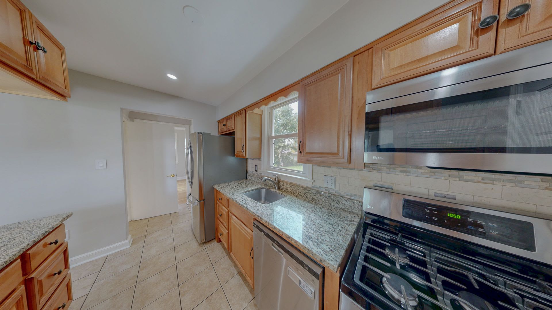 Close In Silver Spring Updated 3 Bed 2 Ba – photo 5
