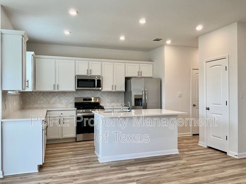 2204 Cornfield Dr – photo 4