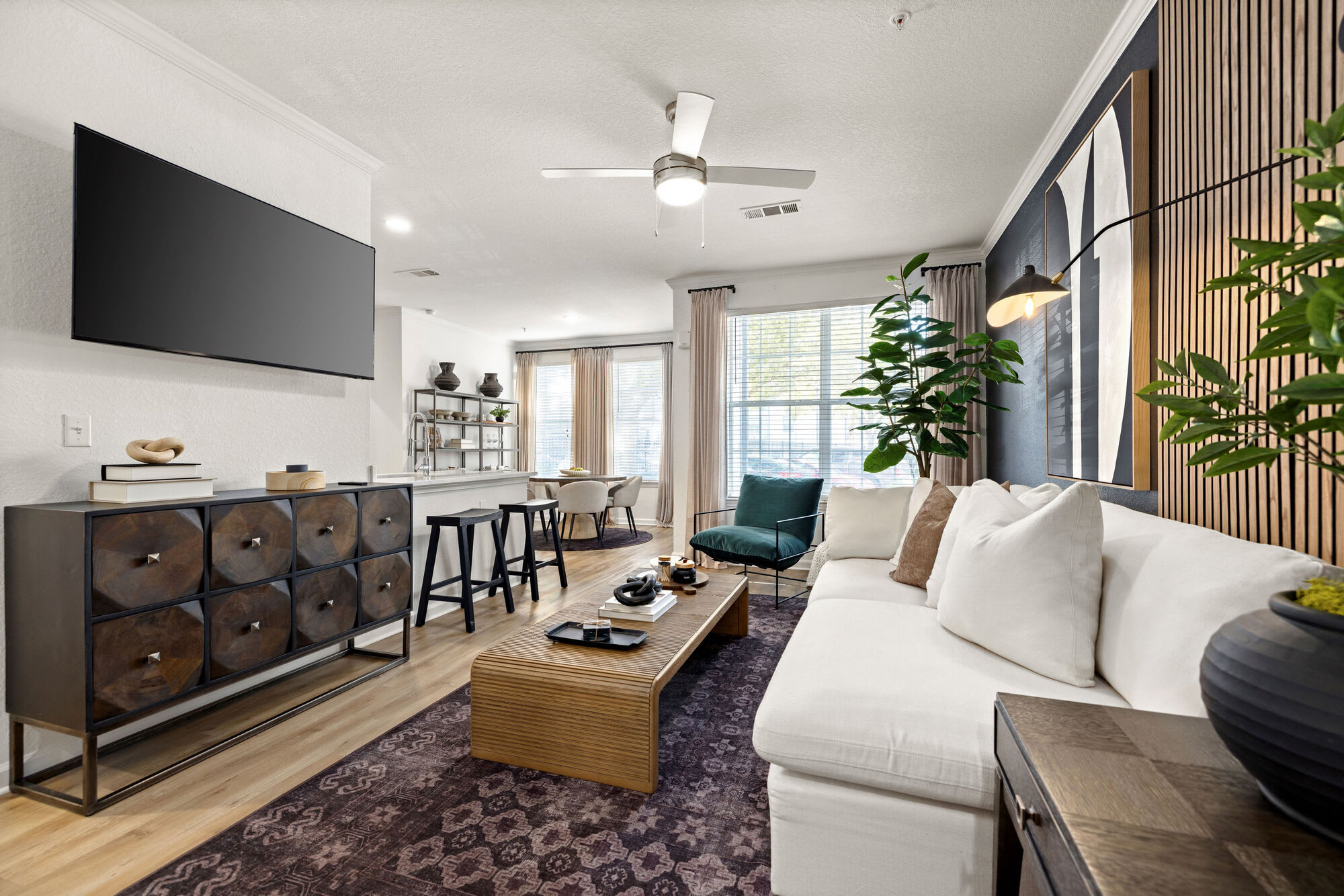 831 Ashford Street – photo 4