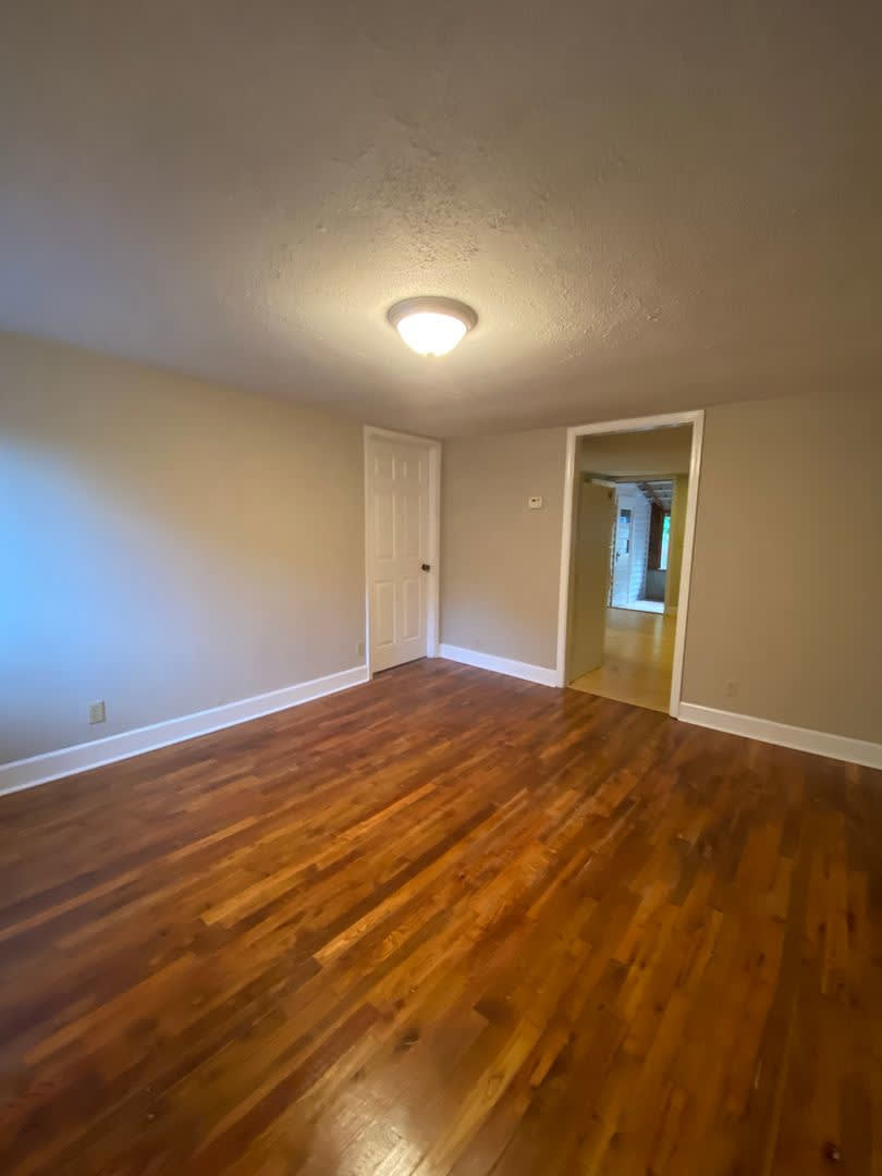 Charming 3 Bedroom 2 Bath House With Detached Garage On West Side Of Athens Ga Pre Lease For July 15 2026 – photo 4