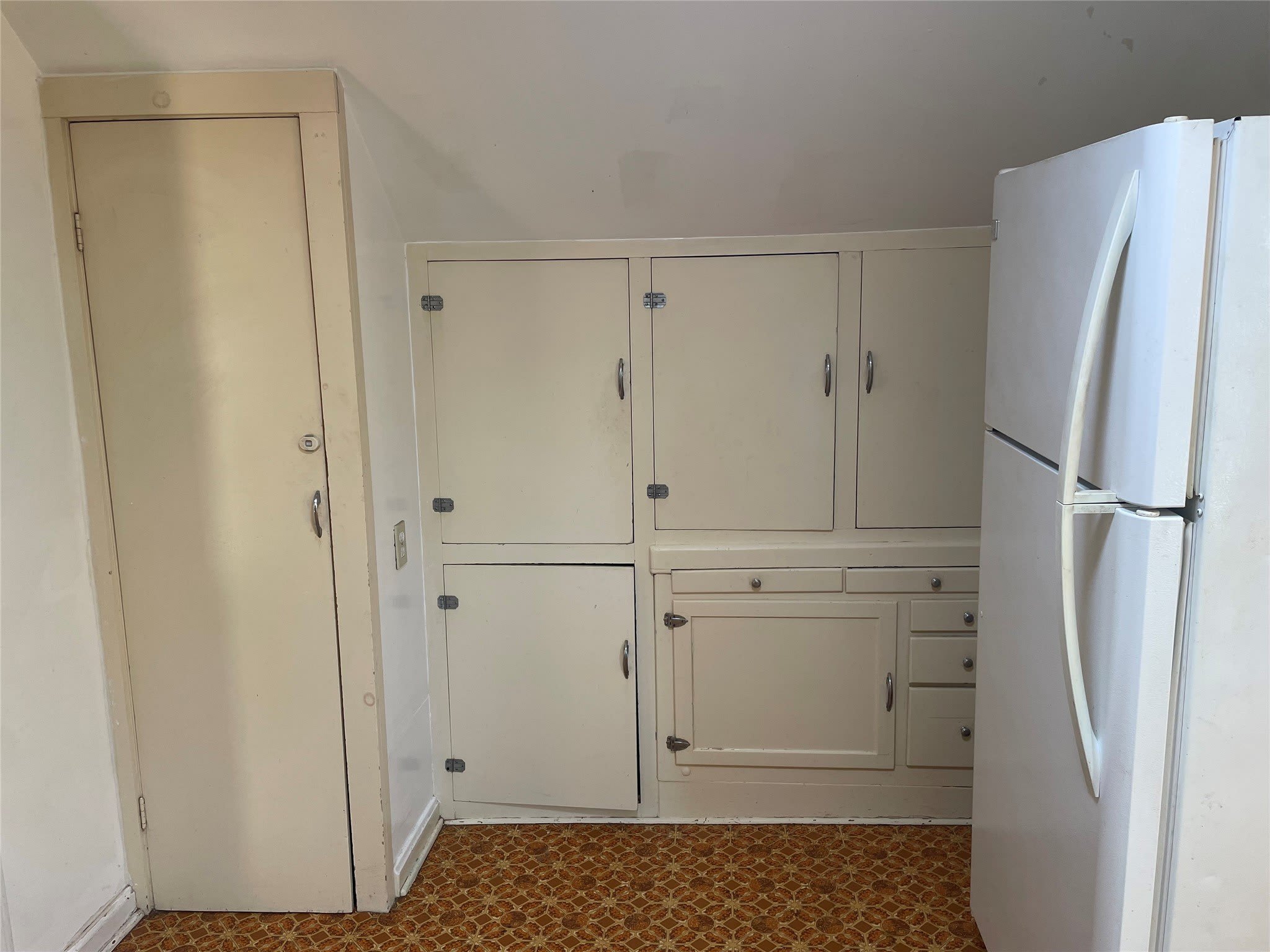 817 W 31ST APT 2 Street – photo 5