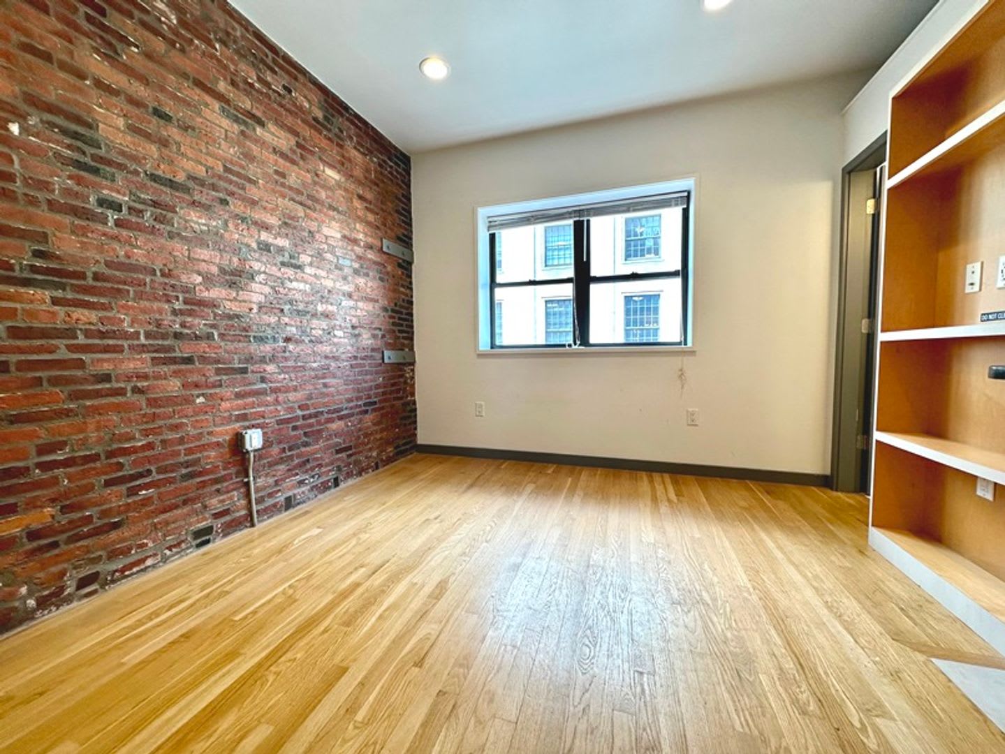 Stylish Beacon Hill Studio With Ac On Site Laundry – photo 2