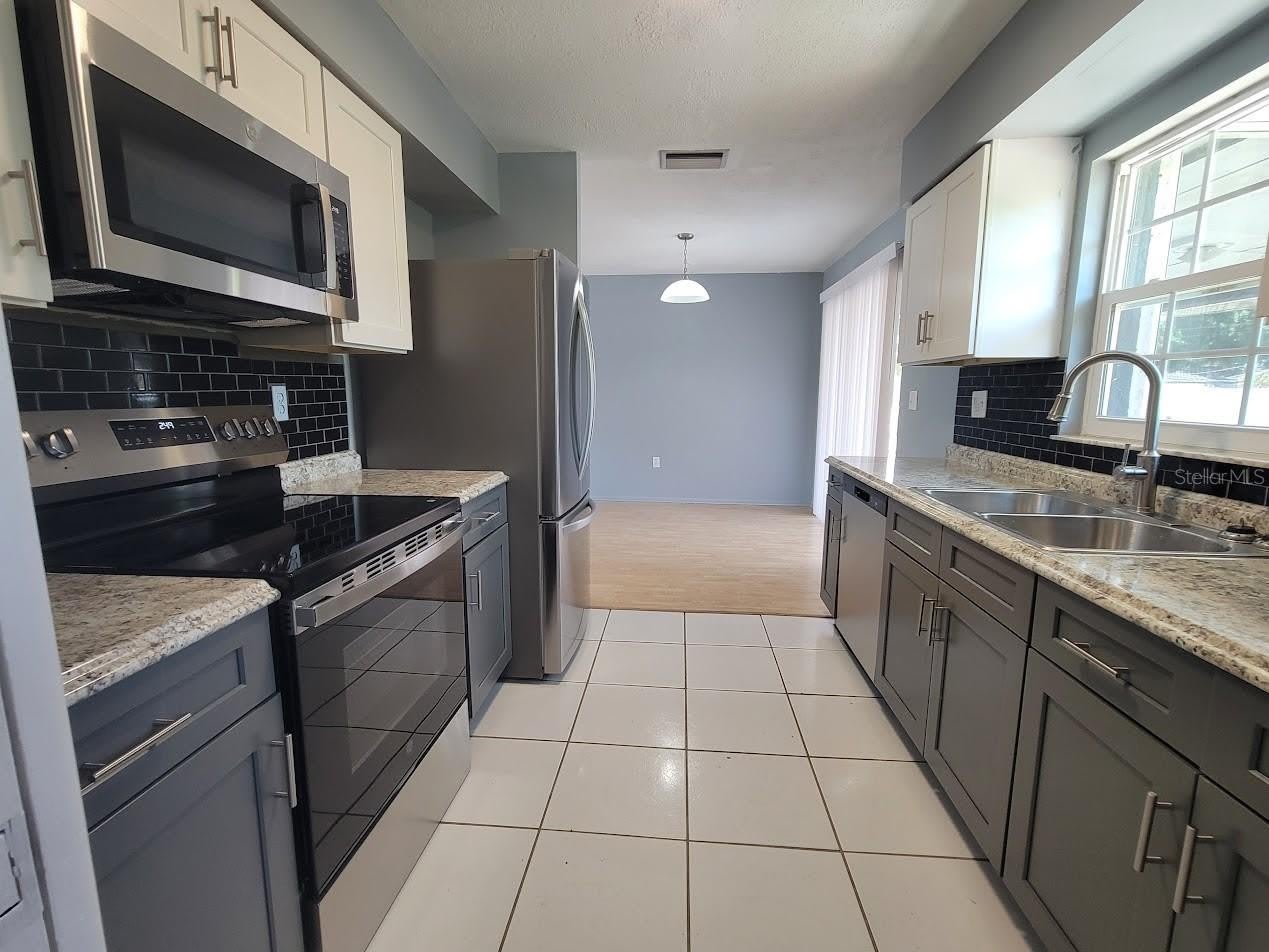 22329 Niagara Avenue – photo 2
