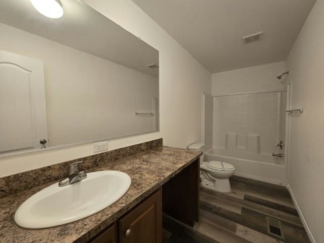 6105 E Sahara Ave – photo 3