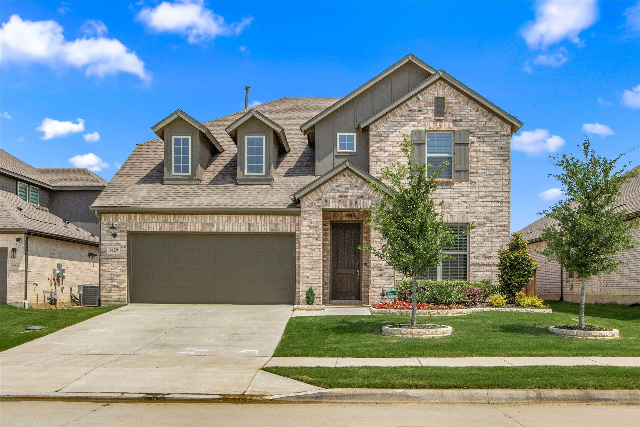 1429 Ross Avenue – photo 1