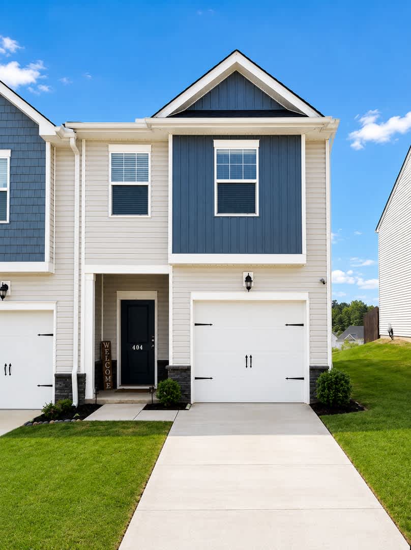 Spacious Townhome with Modern Finishes – photo 1