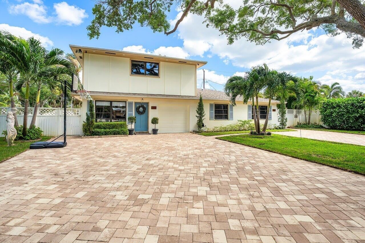 2101a N Palm Circle – photo 2